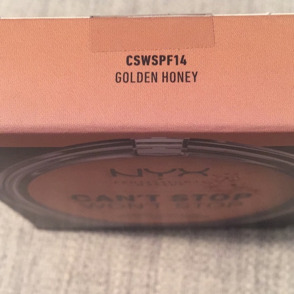 NYX Can’t Stop Won’t Stop Golden Honey Powder Foundation - Picture 4 of 4